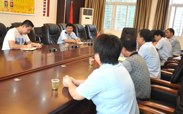 院长徐俊等与红星社区两委班子座谈.jpg
